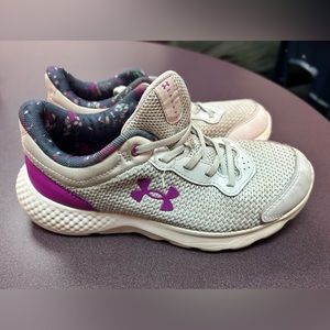 youth girls size 3 Under Armour tennis shoes (barely worn)